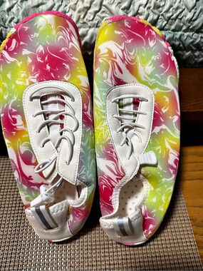 Voyabarefoot Colorful Athletic Shoes size 9.5 women’s